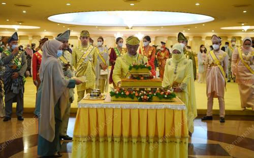 AL-SULTAN ABDULLAH RI'AYATUDDIN AL-MUSTAFA BILLAH SHAH