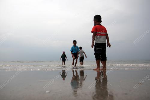 TINJAUAN DI PANTAI SEPAT PADA CUTI HUJUNG MINGGU