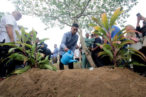 PENGEBUMIAN JENAZAH ALLAHYARHAM KONSTABEL MUHAMAD SYAFIQ AHMAD S