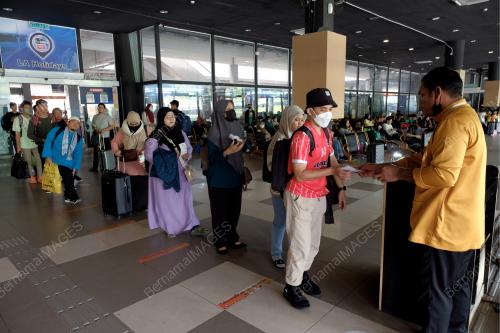 TINJAUAN DI TERMINAL BAS TSK