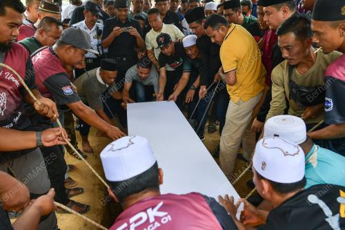 TRAGEDI NAHAS PESAWAT ELMINA