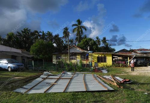 RIBUT KAMPUNG BALOK