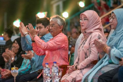 AL-SULTAN ABDULLAH RI'AYATUDDIN AL-MUSTAFA BILLAH SHAH