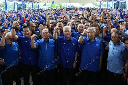 DATUK SERI ISMAIL SABRI YAAKOB