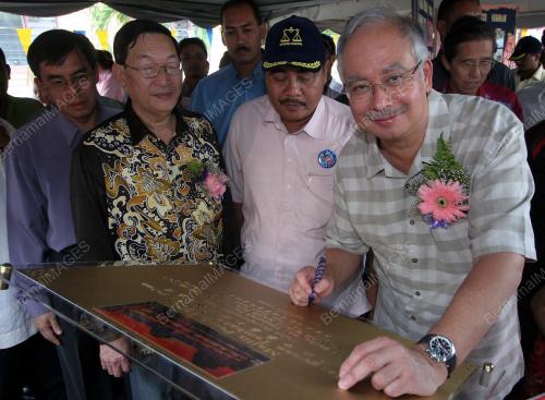 MOHD NAJIB TUN ABDUL RAZAK