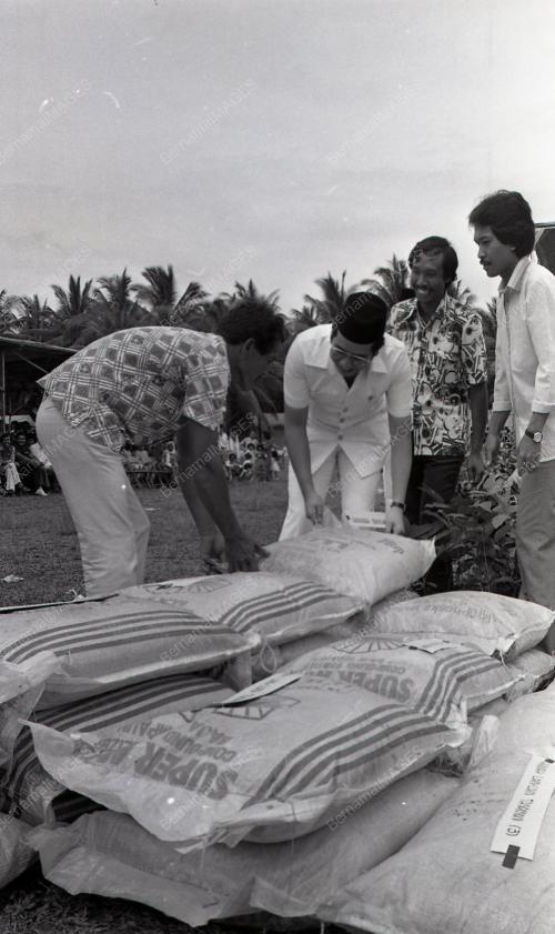 MOHD NAJIB TUN ABDUL RAZAK