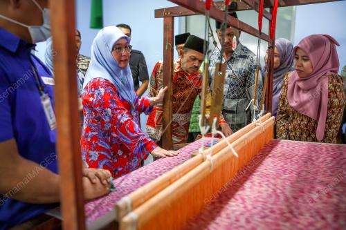 TUNKU HAJAH AZIZAH AMINAH MAIMUNAH ISKANDARIAH