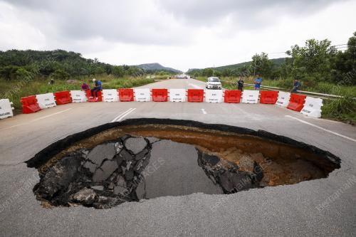 JALAN MENDAP DI LEBUH RAYA KUANTAN-SEGAMAT