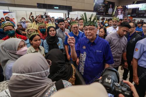 DATUK SERI ISMAIL SABRI YAAKOB
