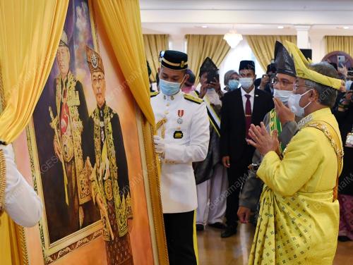 AL-SULTAN ABDULLAH RI'AYATUDDIN AL-MUSTAFA BILLAH SHAH