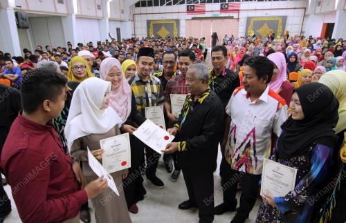 PH17_15102016_PRA_KAHWIN