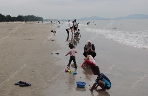 TINJAUAN DI PANTAI SEPAT PADA CUTI HUJUNG MINGGU