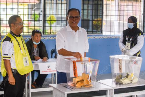 DATUK SERI WAN ROSDY WAN ISMAIL