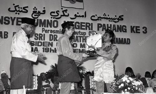 DR. MAHATHIR MOHAMAD