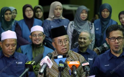 DATUK SERI DR ISMAIL ABD MUTTALIB