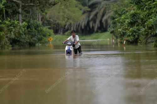 BANJIR DI MARAN