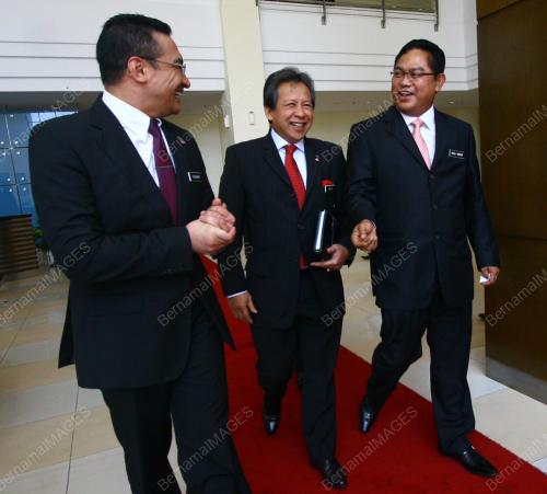 PH18_09022011_MENTERI