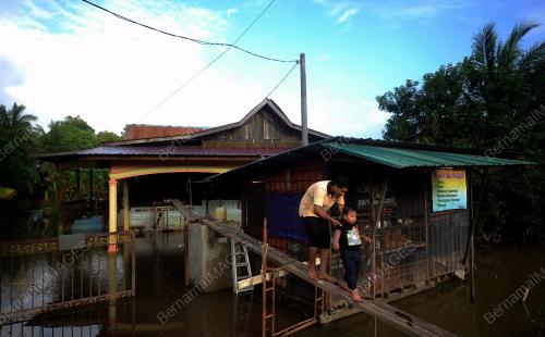 PH18_10012015_BANJIR
