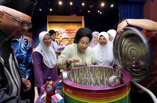 PH18_11032012_ROSMAH