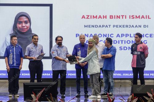 DATUK SERI ISMAIL SABRI YAAKOB