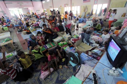 PH18_13122013_BANJIR_BOLA
