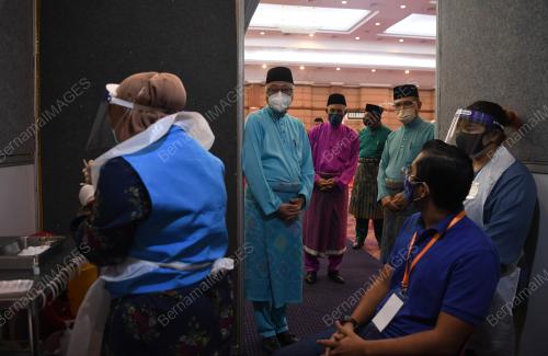 DATUK SERI ISMAIL SABRI YAAKOB
