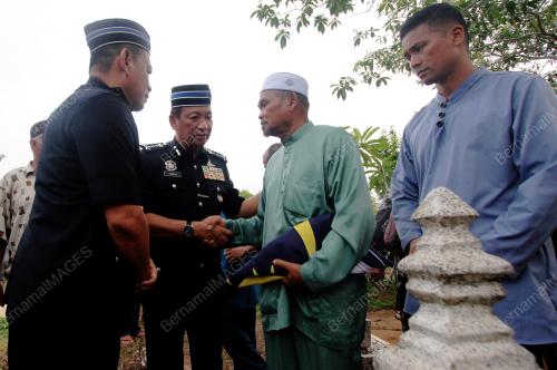 PENGEBUMIAN JENAZAH ALLAHYARHAM KONSTABEL MUHAMAD SYAFIQ AHMAD S