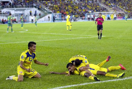 PH18_24102014_BOLA_SEPAK