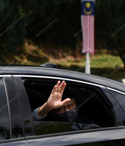 DATUK SERI ISMAIL SABRI YAAKOB