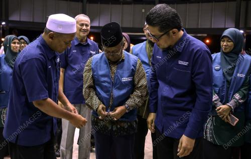 DATUK SERI DR ISMAIL ABD MUTTALIB