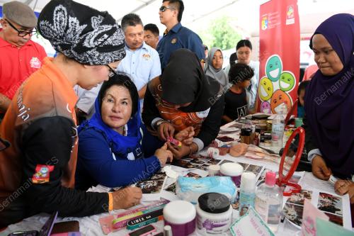 PH19_06052018_ROSMAH_MANSOR