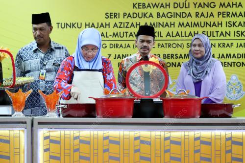 TUNKU HAJAH AZIZAH AMINAH MAIMUNAH ISKANDARIAH