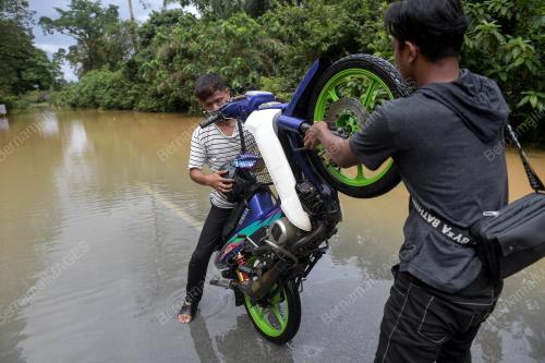 BANJIR DI MARAN