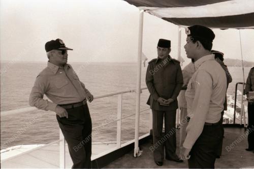 AGUNG DAN TENTERA LAUT