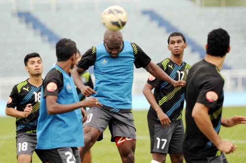 PH19_16012013_BOLA_LATIHAN