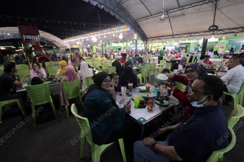 RESTORAN IKAN BAKAR KAMPUNG TANJONG LUMPUR