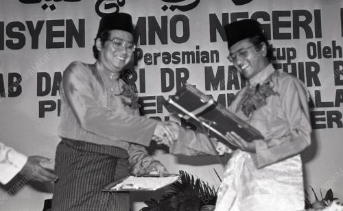 DR. MAHATHIR MOHAMAD