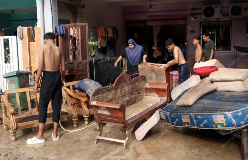MANGSA BANJIR BERSIH RUMAH