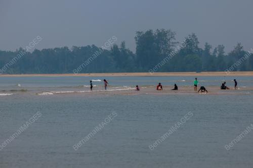 BETING PASIR PANTAI CHERATING