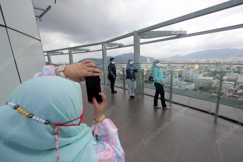 PENGUNJUNG SKYDECK KUANTAN 188