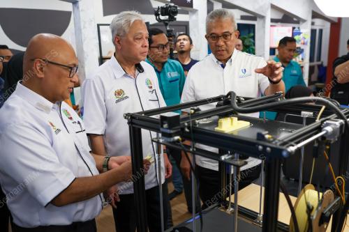 DATUK SERI ISMAIL SABRI YAAKOB