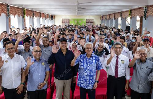 DATUK SERI ISMAIL SABRI YAAKOB