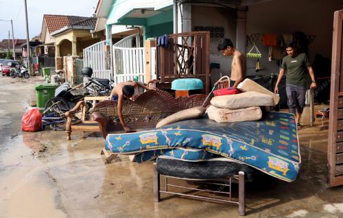 MANGSA BANJIR BERSIH RUMAH