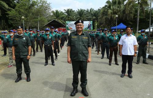 DATUK DR SHAMSUL ANUAR NASARAH