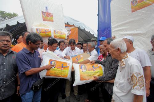 PH20_31122013_BANTUAN_BANJIR