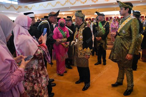 AL-SULTAN ABDULLAH RI'AYATUDDIN AL-MUSTAFA BILLAH SHAH