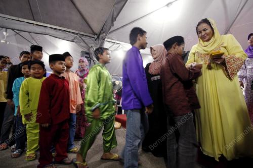 PH21_04082012_ROSMAH
