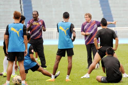 PH21_16012013_BOLA_LATIHAN