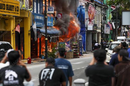 KEBAKARAN PREMIS PERNIAGAAN