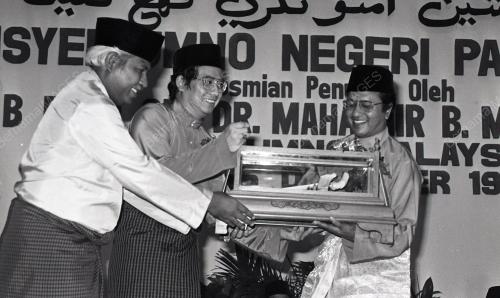 DR. MAHATHIR MOHAMAD
